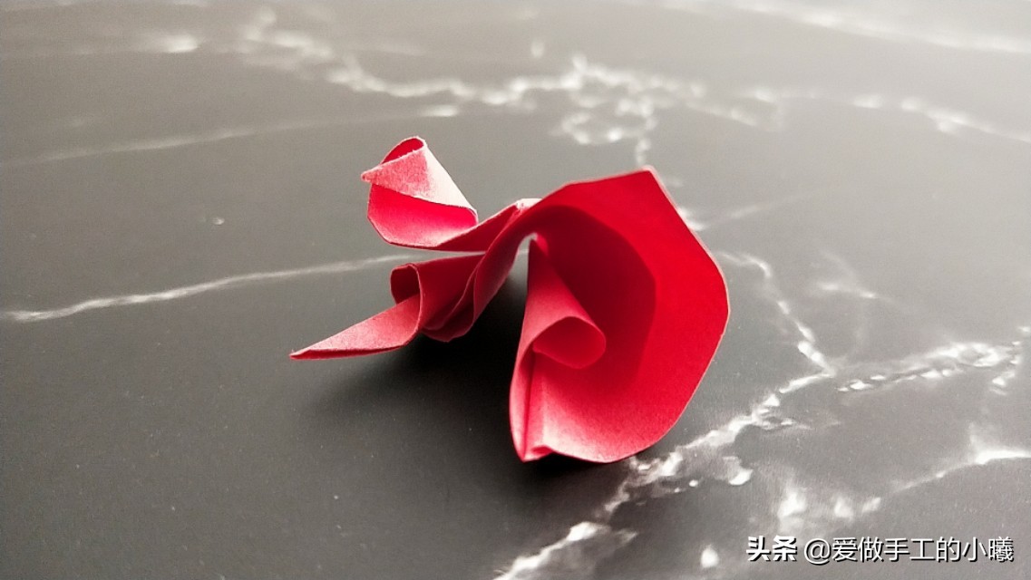 玫瑰花的折法（儿童）：唯美玫瑰花折纸图解教程