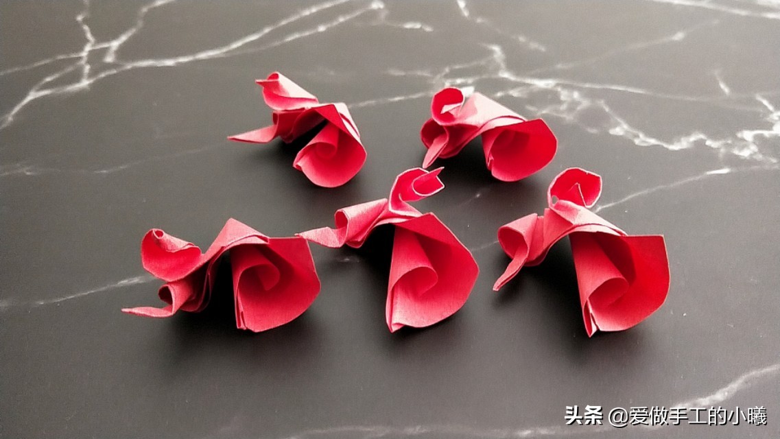 玫瑰花的折法（儿童）：唯美玫瑰花折纸图解教程