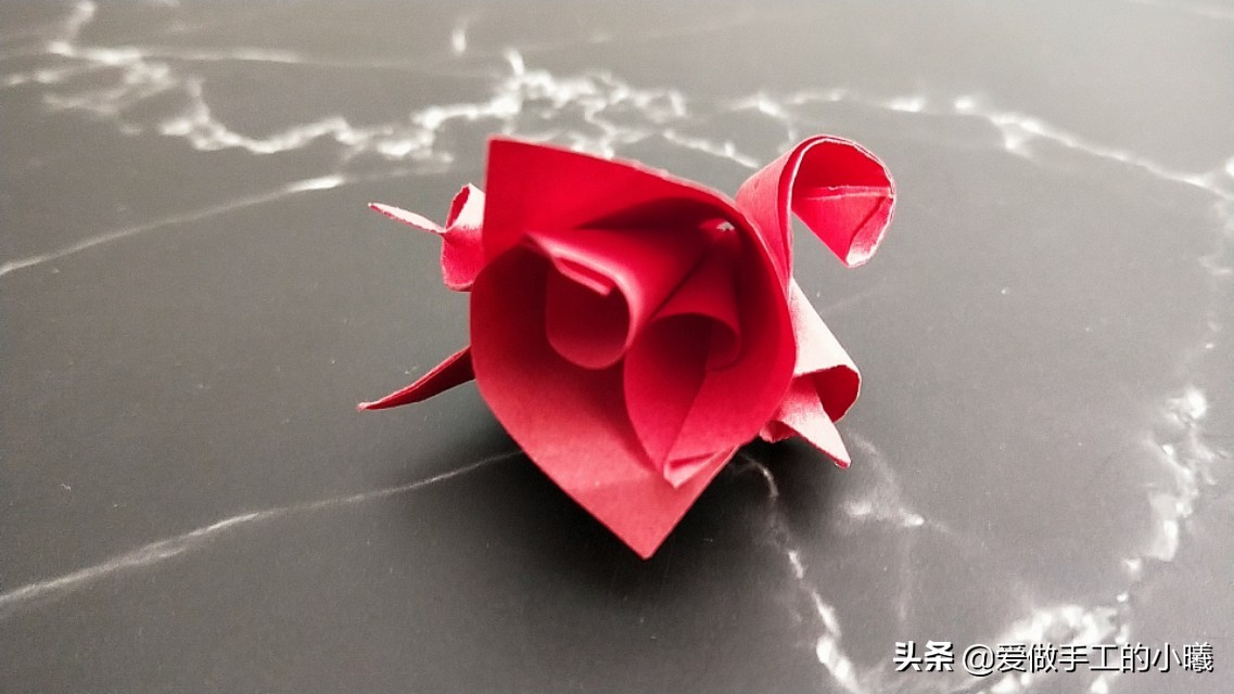 玫瑰花的折法（儿童）：唯美玫瑰花折纸图解教程