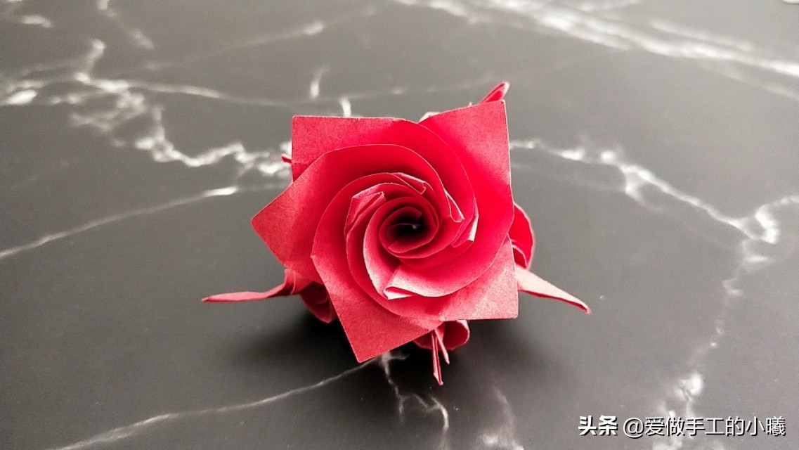 玫瑰花的折法（儿童）：唯美玫瑰花折纸图解教程