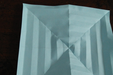 回旋镖折法教程:回旋镖怎么折可以飞回来插图8 回旋镖折法教程:回旋镖怎么折可以飞回来