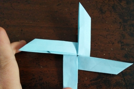 回旋镖折法教程:回旋镖怎么折可以飞回来插图12 回旋镖折法教程:回旋镖怎么折可以飞回来