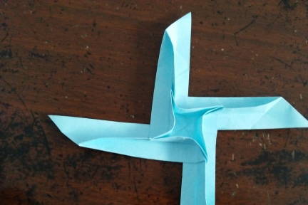 回旋镖折法教程:回旋镖怎么折可以飞回来