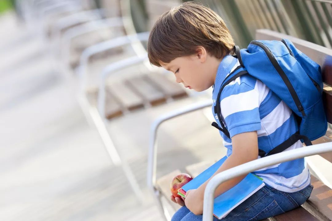 孩子上课发言不积极，其实是这出了问题，家长要及时引导