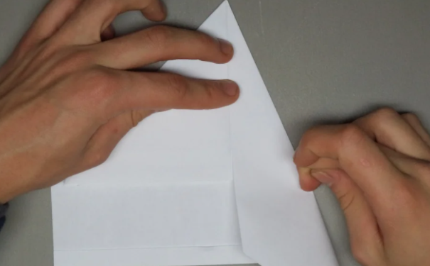 1609122669510672.png 纸飞机的折纸简单又漂亮