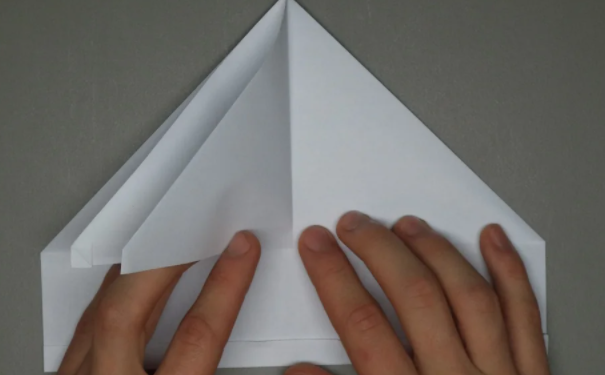 1609122653961071.png 纸飞机的折纸简单又漂亮