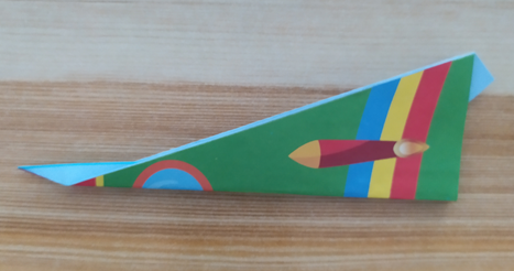 男孩子喜欢玩的简单又漂亮飞机折纸方法