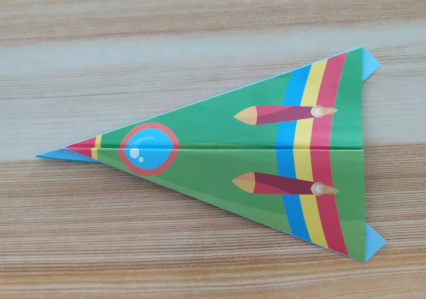 男孩子喜欢玩的简单又漂亮飞机折纸方法