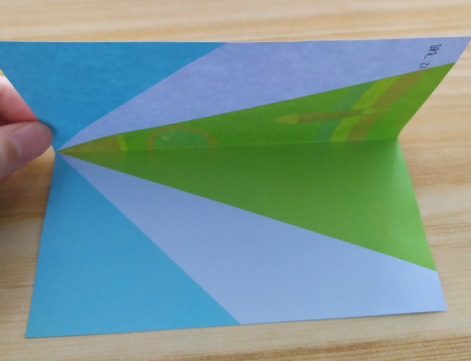 男孩子喜欢玩的简单又漂亮飞机折纸方法