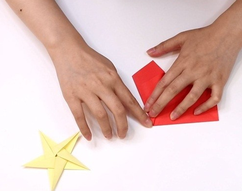 五角星怎么折？最简单的方法，跟孩子一起动手乐趣更多