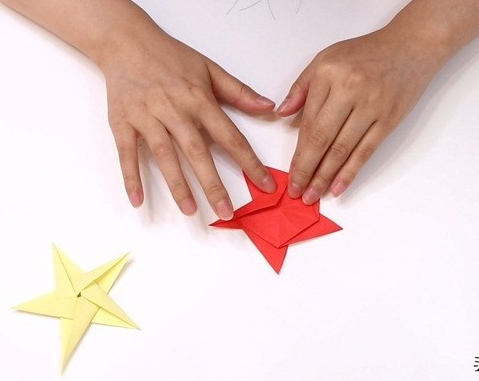 五角星怎么折？最简单的方法，跟孩子一起动手乐趣更多