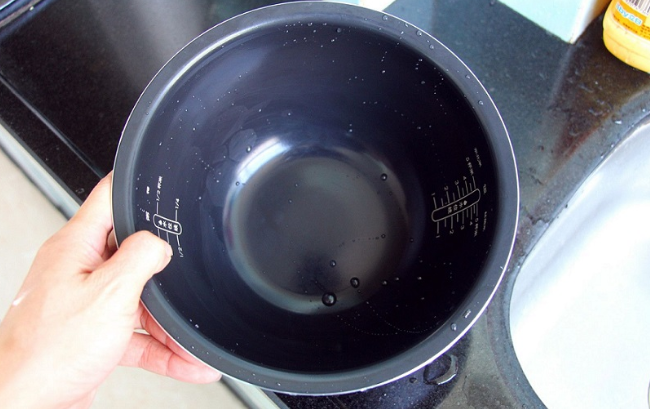 【生活中的科学】 为什么电饭锅不宜用来煮粥烧水?插图 【生活中的科学】 为什么电饭锅不宜用来煮粥烧水?