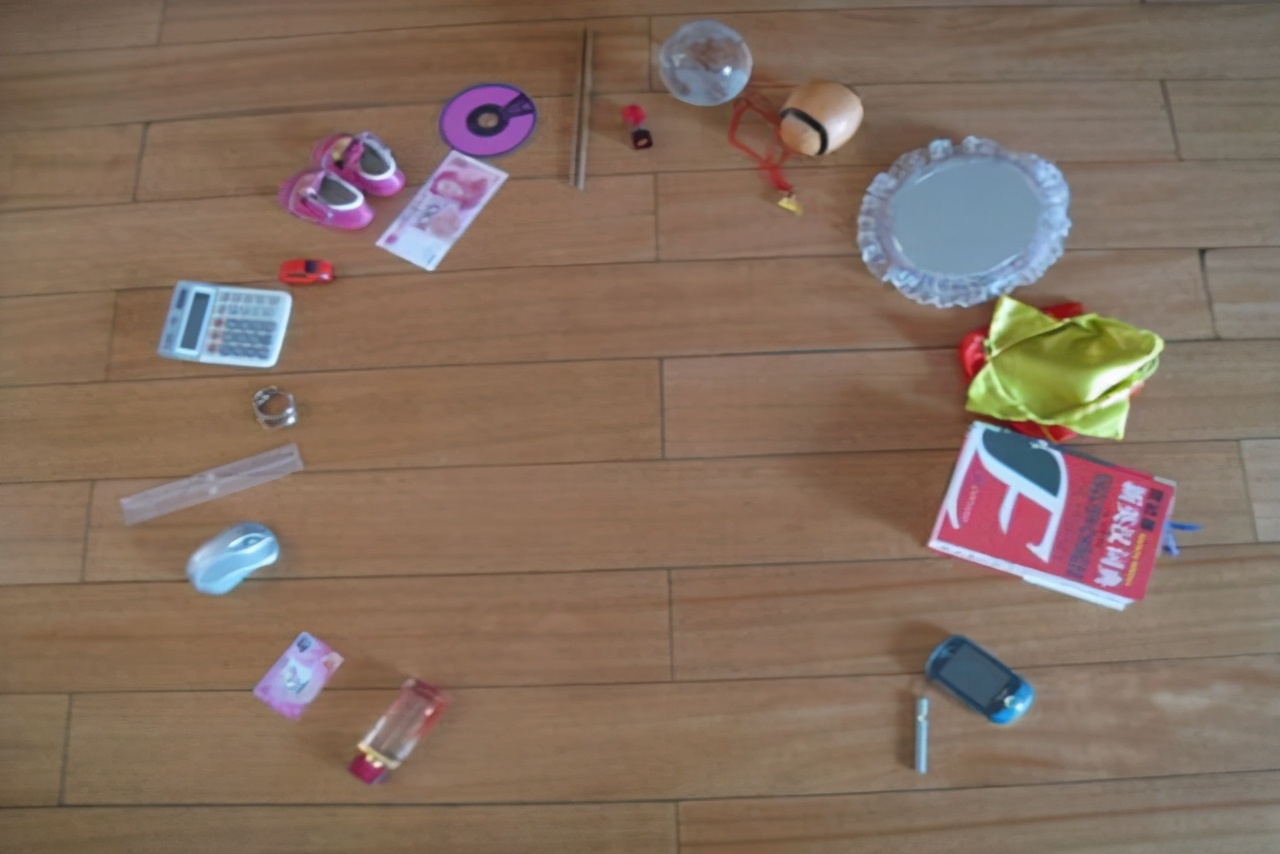 小孩子满周岁要“抓周”，那么“抓”的是什么？（附：宝宝抓周物品清单）