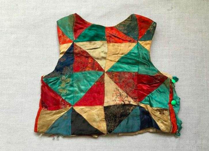 新生儿为什么要穿“百家衣”?(百家衣的寓意和意义)插图2 新生儿为什么要穿“百家衣”?(百家衣的寓意和意义)