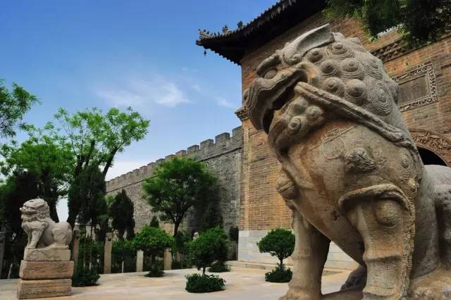 为什么银行等金融机构门口不放财神爷,而是放着两尊石狮子?(石狮子的作用与用途)插图2 为什么银行等金融机构门口不放财神爷,而是放着两尊石狮子?(石狮子的作用与用途)