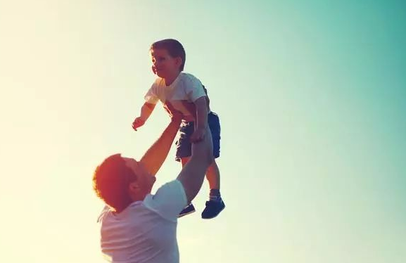 爸爸该怎样参与孩子的教育？——促进父亲参与家庭教育