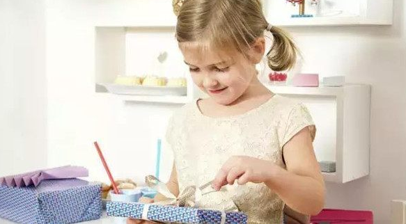 孩子为什么总爱自言自语?插图1 孩子为什么总爱自言自语?