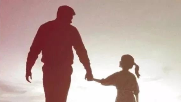 潘长江:“放任教育”,矮个子父亲的大智慧插图1 潘长江:“放任教育”,矮个子父亲的大智慧