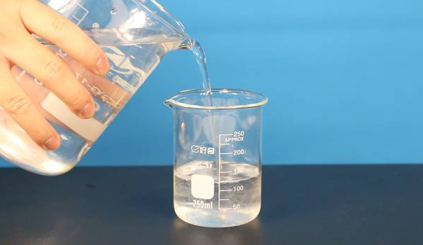 水的小实验:彩虹泡泡龙【水的表面张力】插图2 水的小实验:彩虹泡泡龙【水的表面张力】