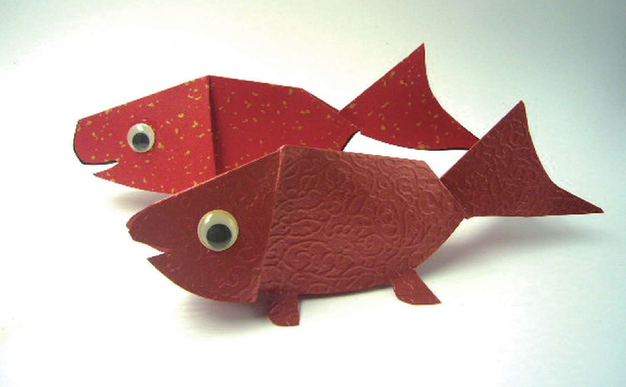 「儿童剪纸手工游戏:动物篇」:金红色的鲤鱼剪纸,鲤鱼怎么剪?插图 「儿童剪纸手工游戏:动物篇」:金红色的鲤鱼剪纸,鲤鱼怎么剪?