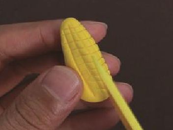 「儿童超轻粘土制作教程：蔬菜篇」金灿灿的玉米