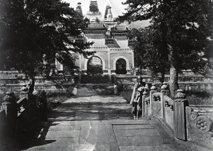 「老北京坊间趣闻故事」太监争抢千年“风水宝地”——香山碧云寺与红叶的传说插图2 「老北京坊间趣闻故事」太监争抢千年“风水宝地”——香山碧云寺与红叶的传说