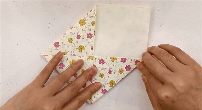 信封怎么折?信封的折法简单又漂亮(信封折纸附图解)插图3 信封怎么折?信封的折法简单又漂亮(信封折纸附图解)