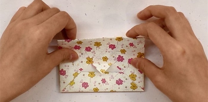 信封怎么折?信封的折法简单又漂亮(信封折纸附图解)插图5 信封怎么折?信封的折法简单又漂亮(信封折纸附图解)