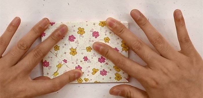 信封怎么折?信封的折法简单又漂亮(信封折纸附图解)插图4 信封怎么折?信封的折法简单又漂亮(信封折纸附图解)