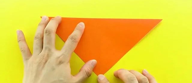 胡萝卜怎么折?胡萝卜的折法简单又漂亮(胡萝卜折纸附图解)插图3 胡萝卜怎么折?胡萝卜的折法简单又漂亮(胡萝卜折纸附图解)