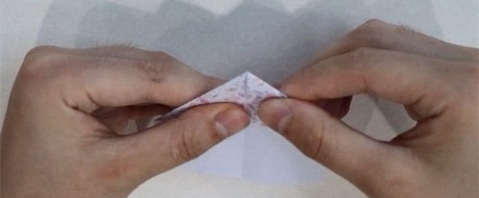 五瓣花朵怎么折?五瓣花朵的折法简单又漂亮(附图解)插图3 五瓣花朵怎么折?五瓣花朵的折法简单又漂亮(附图解)