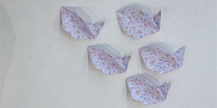 五瓣花朵怎么折?五瓣花朵的折法简单又漂亮(附图解)插图12 五瓣花朵怎么折?五瓣花朵的折法简单又漂亮(附图解)