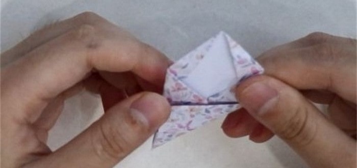 五瓣花朵怎么折?五瓣花朵的折法简单又漂亮(附图解)插图7 五瓣花朵怎么折?五瓣花朵的折法简单又漂亮(附图解)