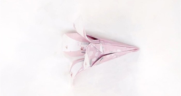 花朵怎么折?花朵的折法简单又漂亮(附图解)插图11 花朵怎么折?花朵的折法简单又漂亮(附图解)