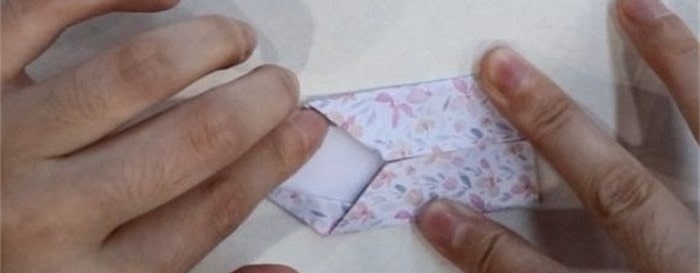 五瓣花朵怎么折?五瓣花朵的折法简单又漂亮(附图解)插图6 五瓣花朵怎么折?五瓣花朵的折法简单又漂亮(附图解)