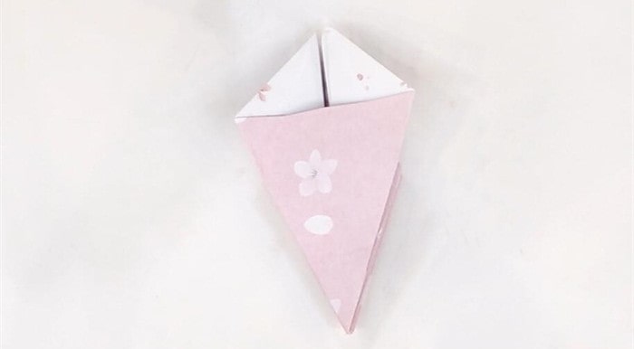 花朵怎么折?花朵的折法简单又漂亮(附图解)插图7 花朵怎么折?花朵的折法简单又漂亮(附图解)
