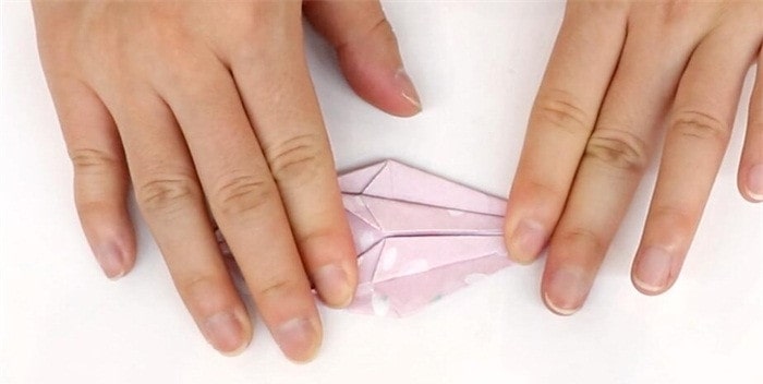 花朵怎么折?花朵的折法简单又漂亮(附图解)插图9 花朵怎么折?花朵的折法简单又漂亮(附图解)