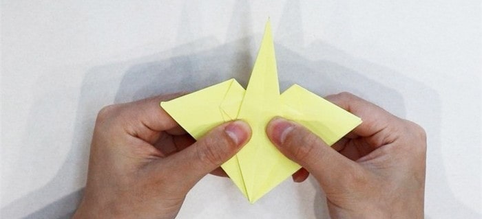 千纸鹤卡夹怎么折?千纸鹤卡夹的折法简单又漂亮(千纸鹤卡夹折纸附图解)插图10 千纸鹤卡夹怎么折?千纸鹤卡夹的折法简单又漂亮(千纸鹤卡夹折纸附图解)