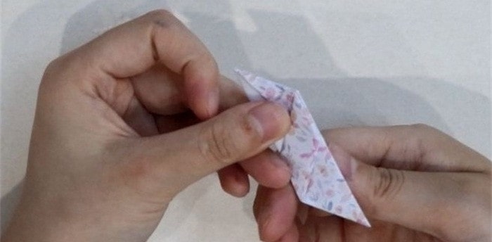 五瓣花朵怎么折?五瓣花朵的折法简单又漂亮(附图解)插图9 五瓣花朵怎么折?五瓣花朵的折法简单又漂亮(附图解)