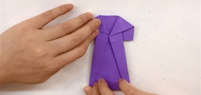 衣服怎么折?衣服的折法简单又漂亮(衣服折纸附图解)插图5 衣服怎么折?衣服的折法简单又漂亮(衣服折纸附图解)