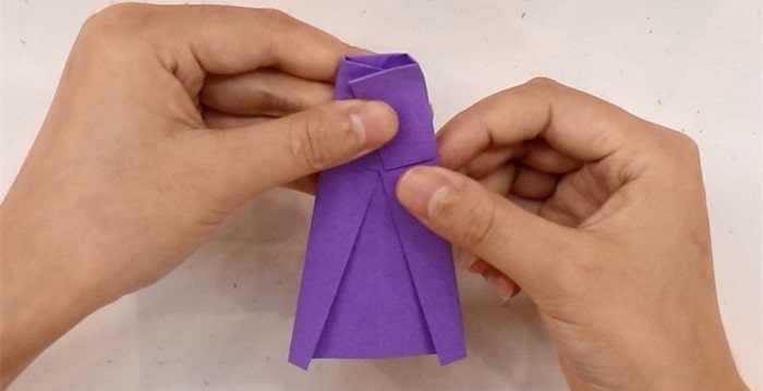 衣服怎么折?衣服的折法简单又漂亮(衣服折纸附图解)插图4 衣服怎么折?衣服的折法简单又漂亮(衣服折纸附图解)