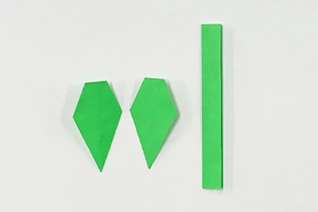 油菜花怎么折?油菜花的折法简单又漂亮(油菜花折纸附图解)插图9 油菜花怎么折?油菜花的折法简单又漂亮(油菜花折纸附图解)