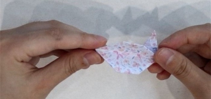 五瓣花朵怎么折?五瓣花朵的折法简单又漂亮(附图解)插图11 五瓣花朵怎么折?五瓣花朵的折法简单又漂亮(附图解)