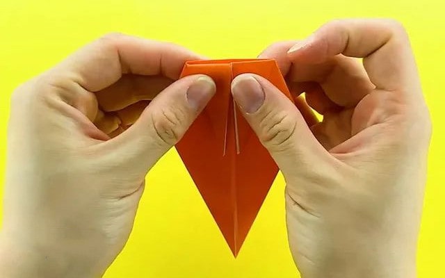 胡萝卜怎么折?胡萝卜的折法简单又漂亮(胡萝卜折纸附图解)插图7 胡萝卜怎么折?胡萝卜的折法简单又漂亮(胡萝卜折纸附图解)