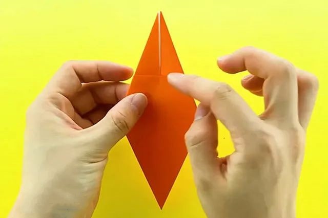 胡萝卜怎么折?胡萝卜的折法简单又漂亮(胡萝卜折纸附图解)插图6 胡萝卜怎么折?胡萝卜的折法简单又漂亮(胡萝卜折纸附图解)