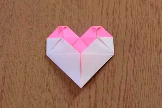 爱心形怎么折？爱心形的折法简单又漂亮（爱心折纸附图解）