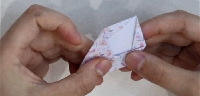 五瓣花朵怎么折?五瓣花朵的折法简单又漂亮(附图解)插图8 五瓣花朵怎么折?五瓣花朵的折法简单又漂亮(附图解)