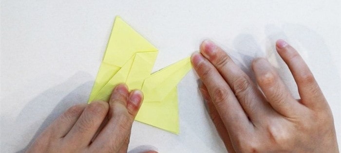千纸鹤卡夹怎么折?千纸鹤卡夹的折法简单又漂亮(千纸鹤卡夹折纸附图解)插图9 千纸鹤卡夹怎么折?千纸鹤卡夹的折法简单又漂亮(千纸鹤卡夹折纸附图解)
