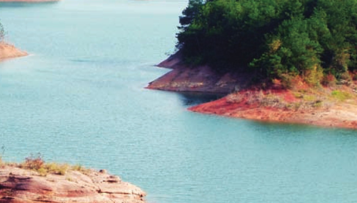 「世界国家地理百科」最清澈的湖泊——火口湖插图2 「世界国家地理百科」最清澈的湖泊——火口湖