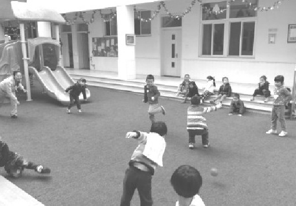「幼儿体育游戏：3~4岁」看谁躲得快